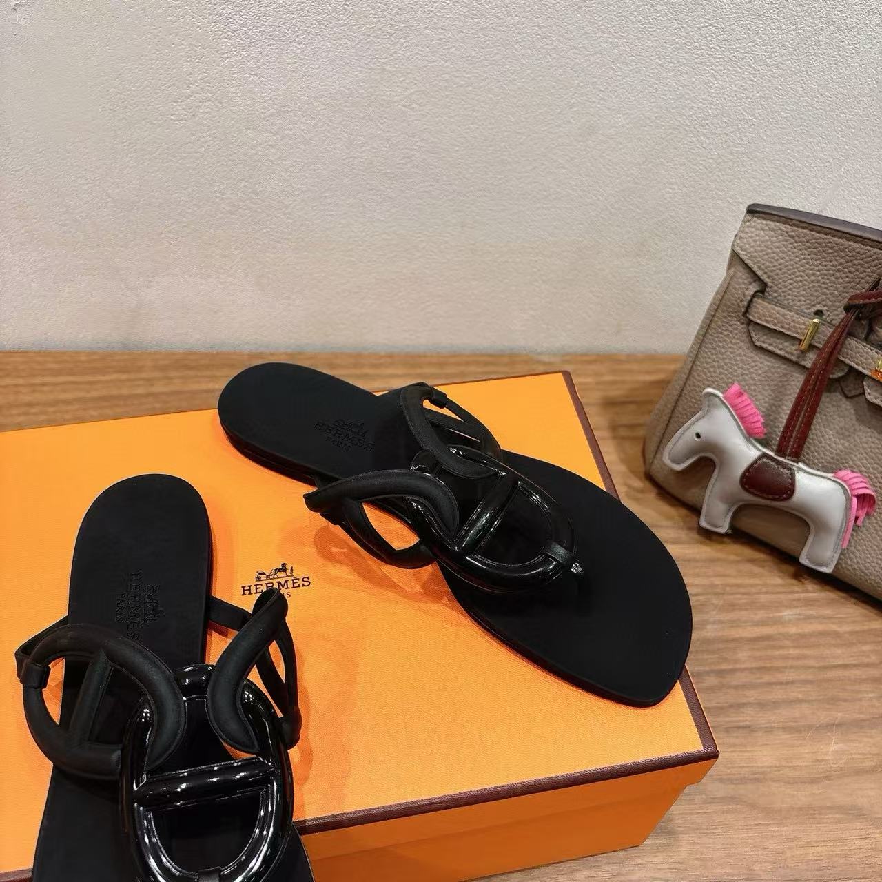 HERME5 高品質豚鼻スリッパ【50％割引+送料無料】