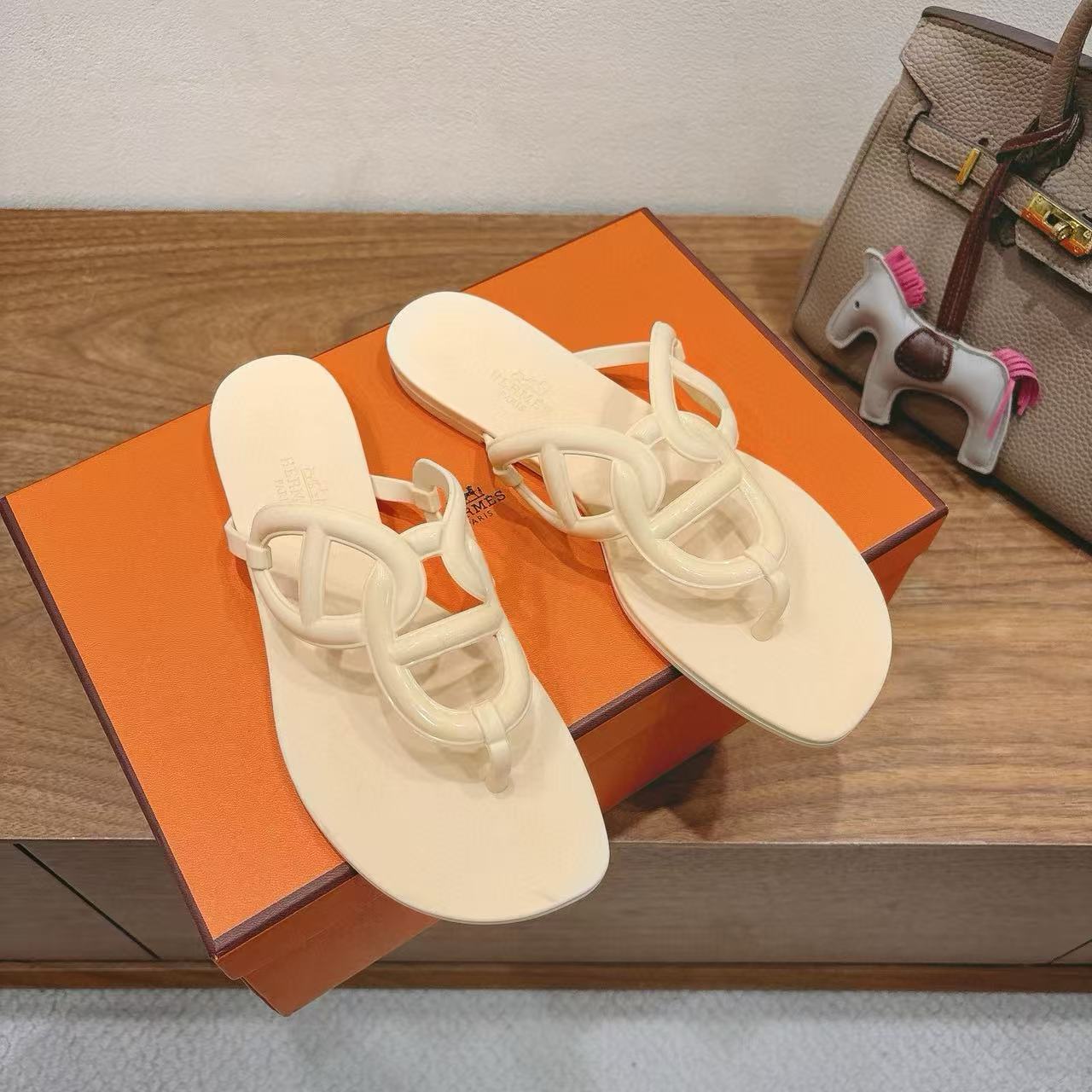 HERME5 高品質豚鼻スリッパ【50％割引+送料無料】