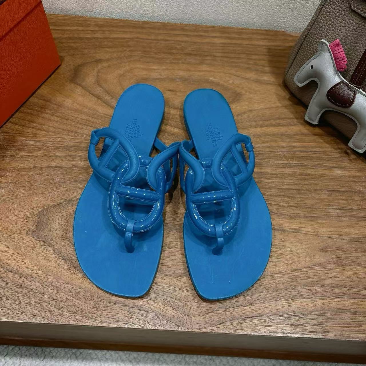 HERME5 高品質豚鼻スリッパ【50％割引+送料無料】