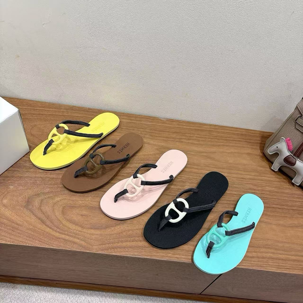 HERME5 高品質カラーマッチング豚鼻スリッパ【50％割引+送料無料】