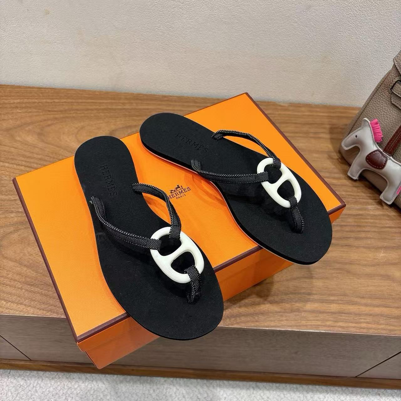 HERME5 高品質カラーマッチング豚鼻スリッパ【50％割引+送料無料】