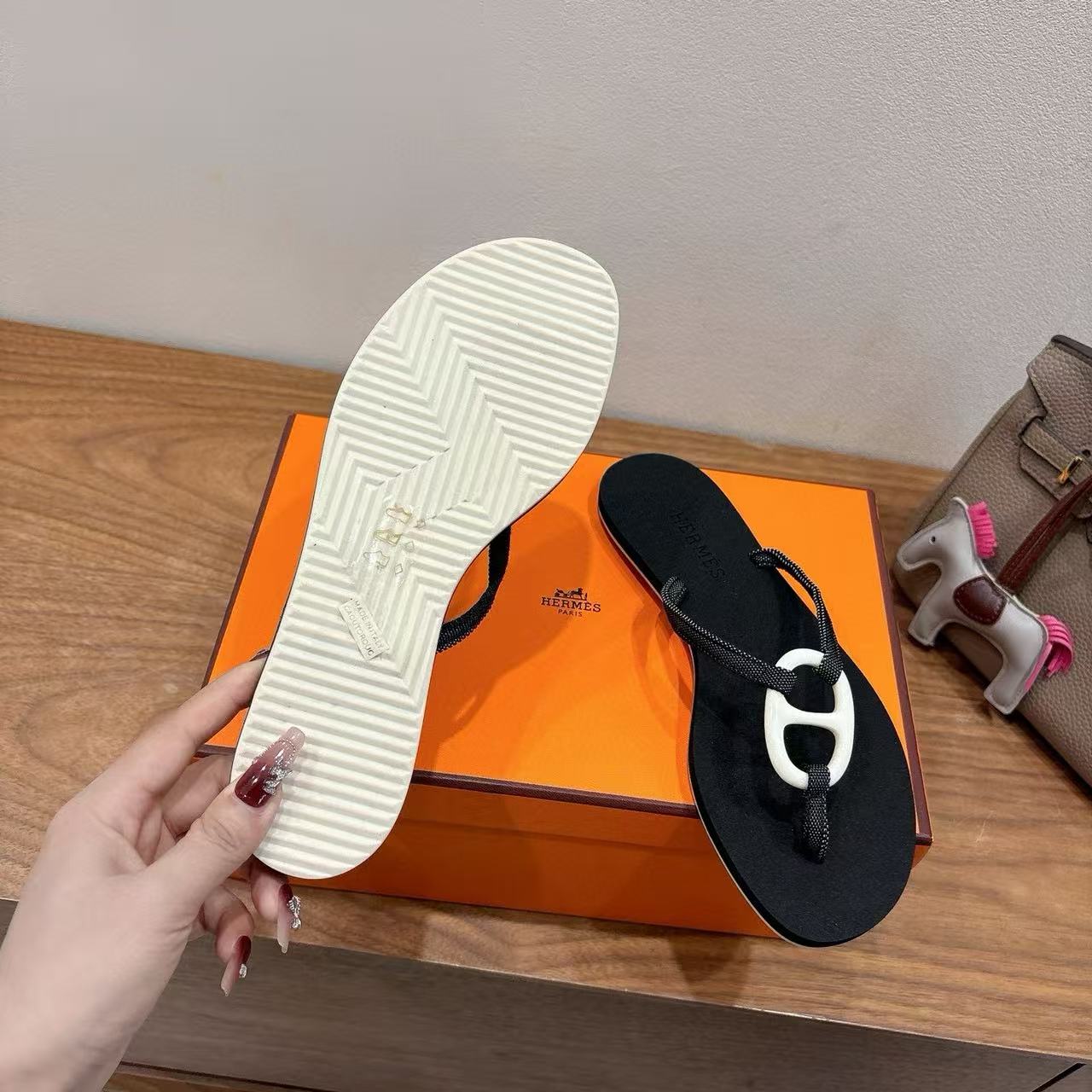 HERME5 高品質カラーマッチング豚鼻スリッパ【50％割引+送料無料】