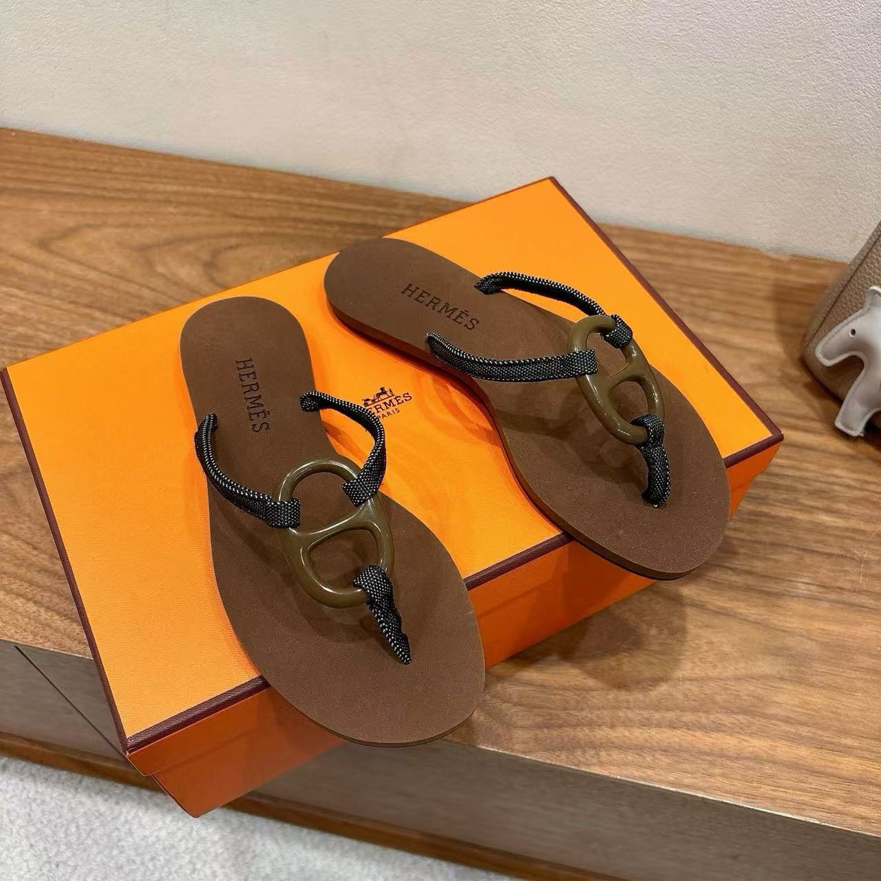 HERME5 高品質カラーマッチング豚鼻スリッパ【50％割引+送料無料】