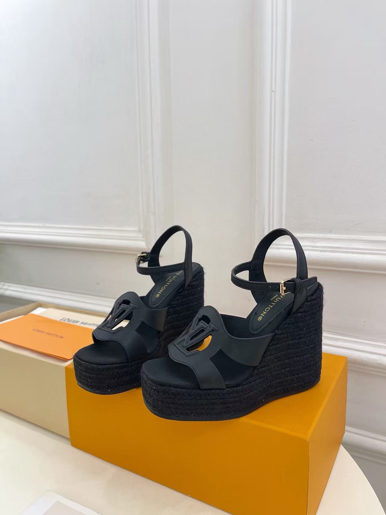 LVの高品質中空麻ロープウェッジサンダル【50％割引+送料無料】