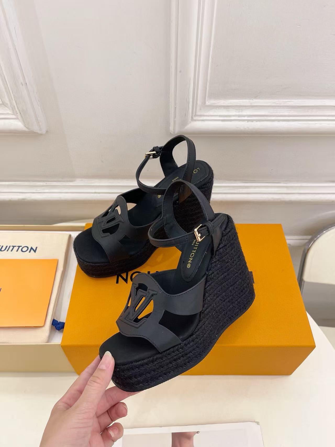 LVの高品質中空麻ロープウェッジサンダル【50％割引+送料無料】