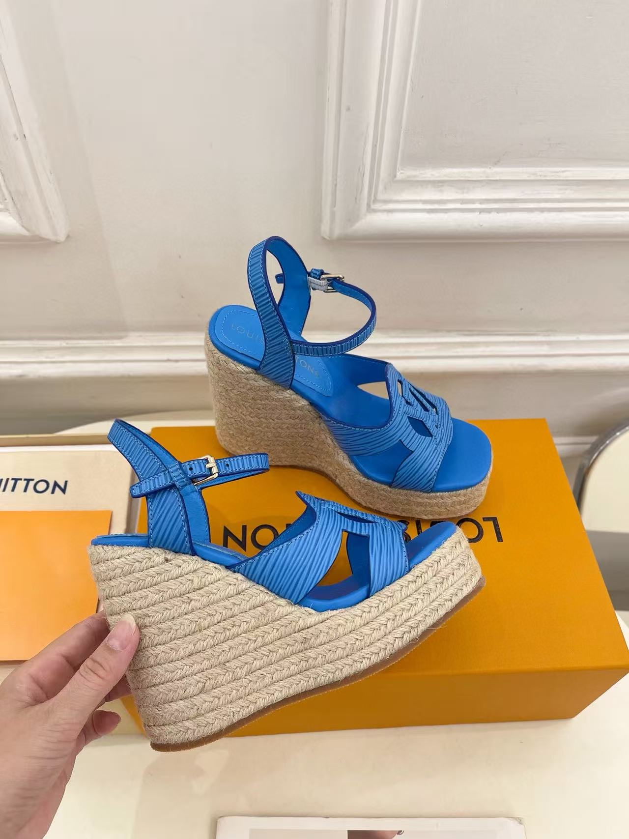 LVの高品質中空麻ロープウェッジサンダル【50％割引+送料無料】