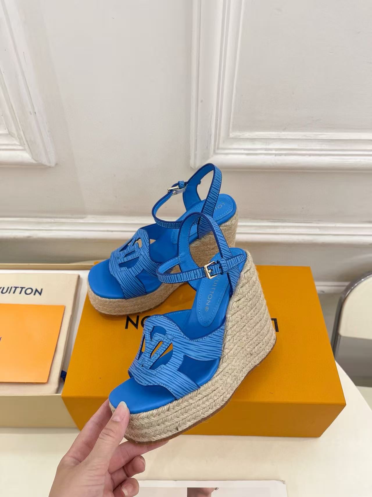 LVの高品質中空麻ロープウェッジサンダル【50％割引+送料無料】