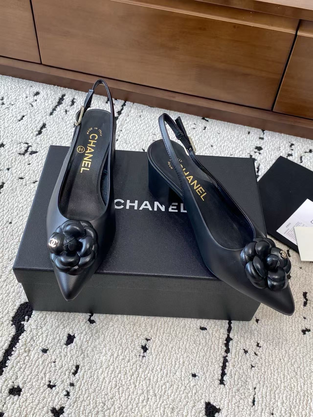 CHANE1 高品質カメリアレザーハイヒール【50％割引+送料無料】