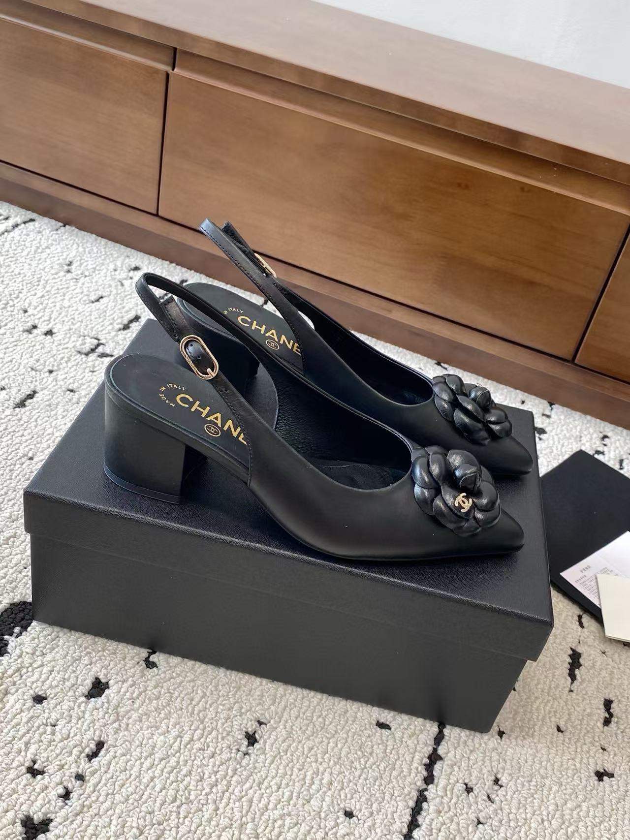 CHANE1 高品質カメリアレザーハイヒール【50％割引+送料無料】