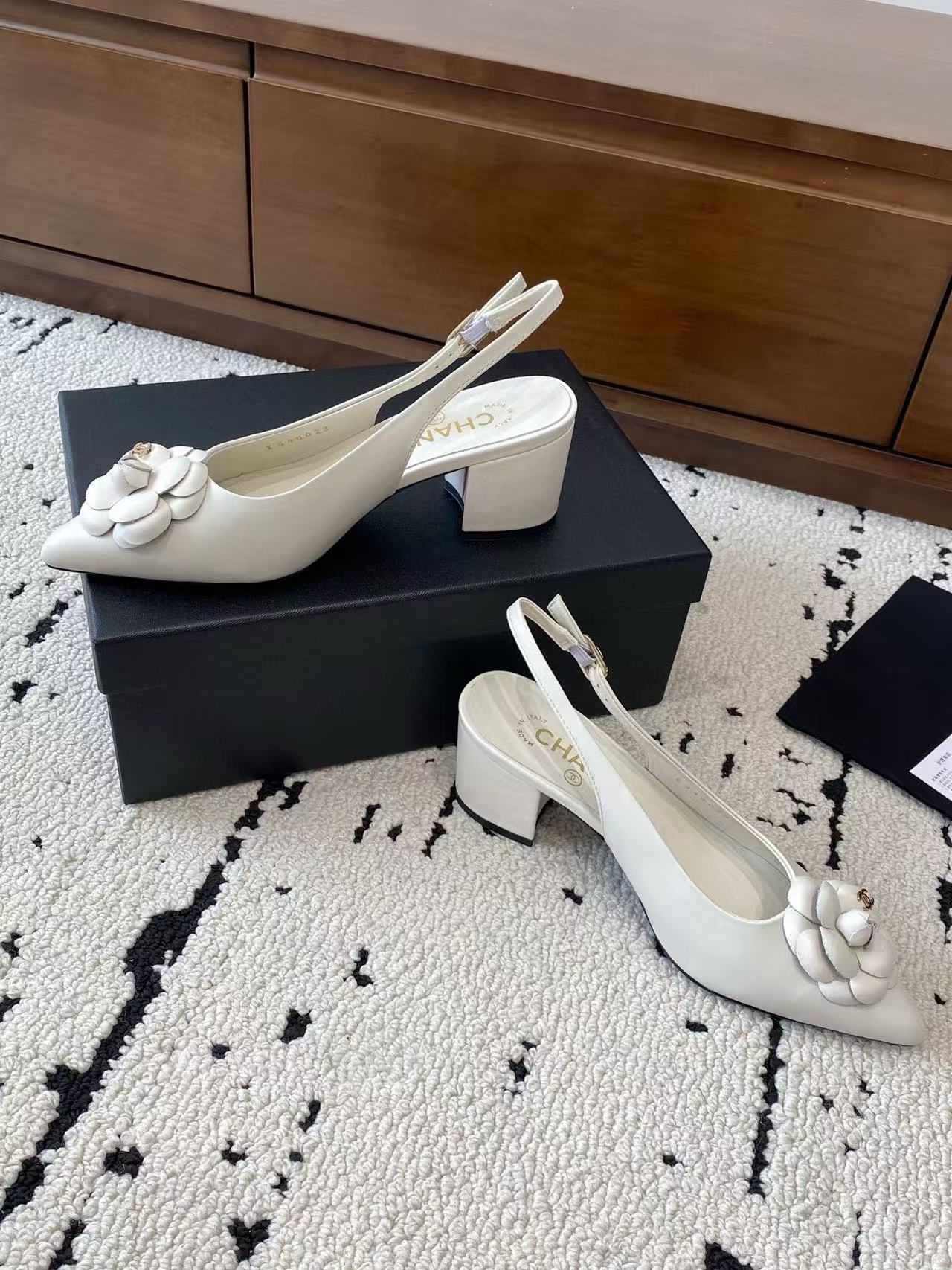 CHANE1 高品質カメリアレザーハイヒール【50％割引+送料無料】