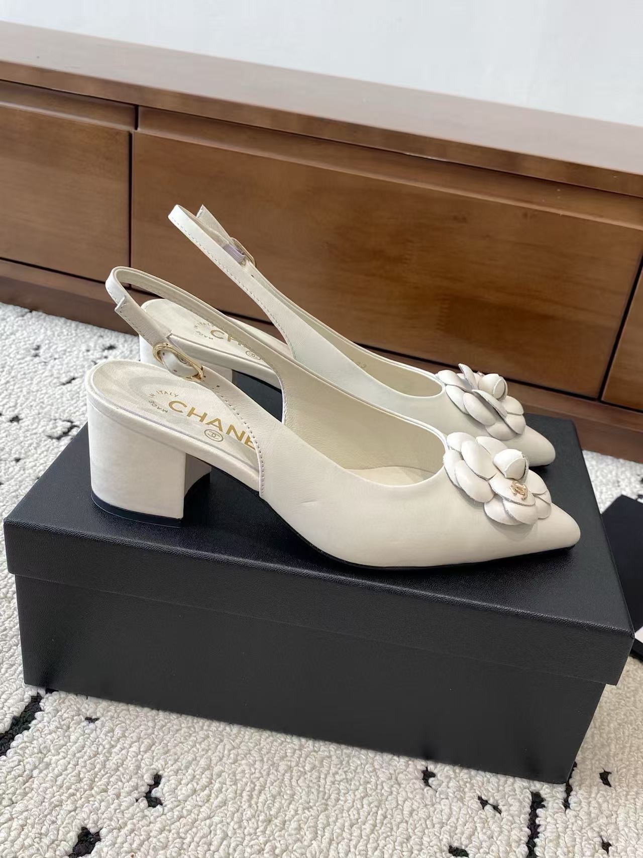 CHANE1 高品質カメリアレザーハイヒール【50％割引+送料無料】