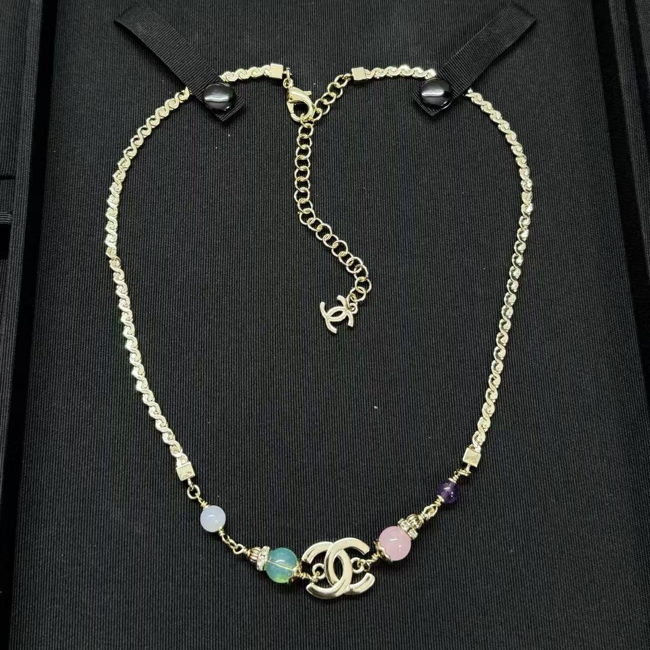 CHANE1 カラーガラス ダブルC スネークボーンネックレス【50％割引+送料無料】