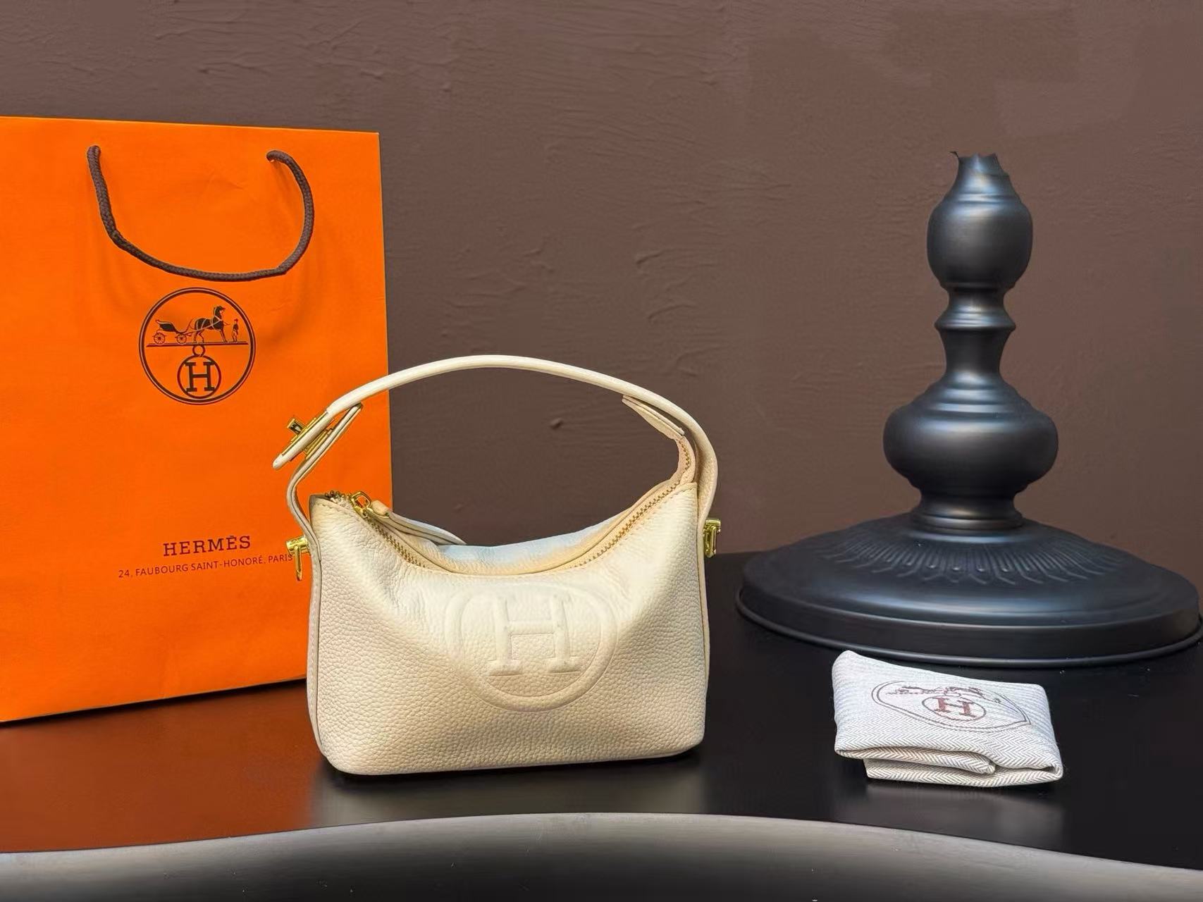 HERME5 レザーハンドバッグ【50％割引+送料無料】