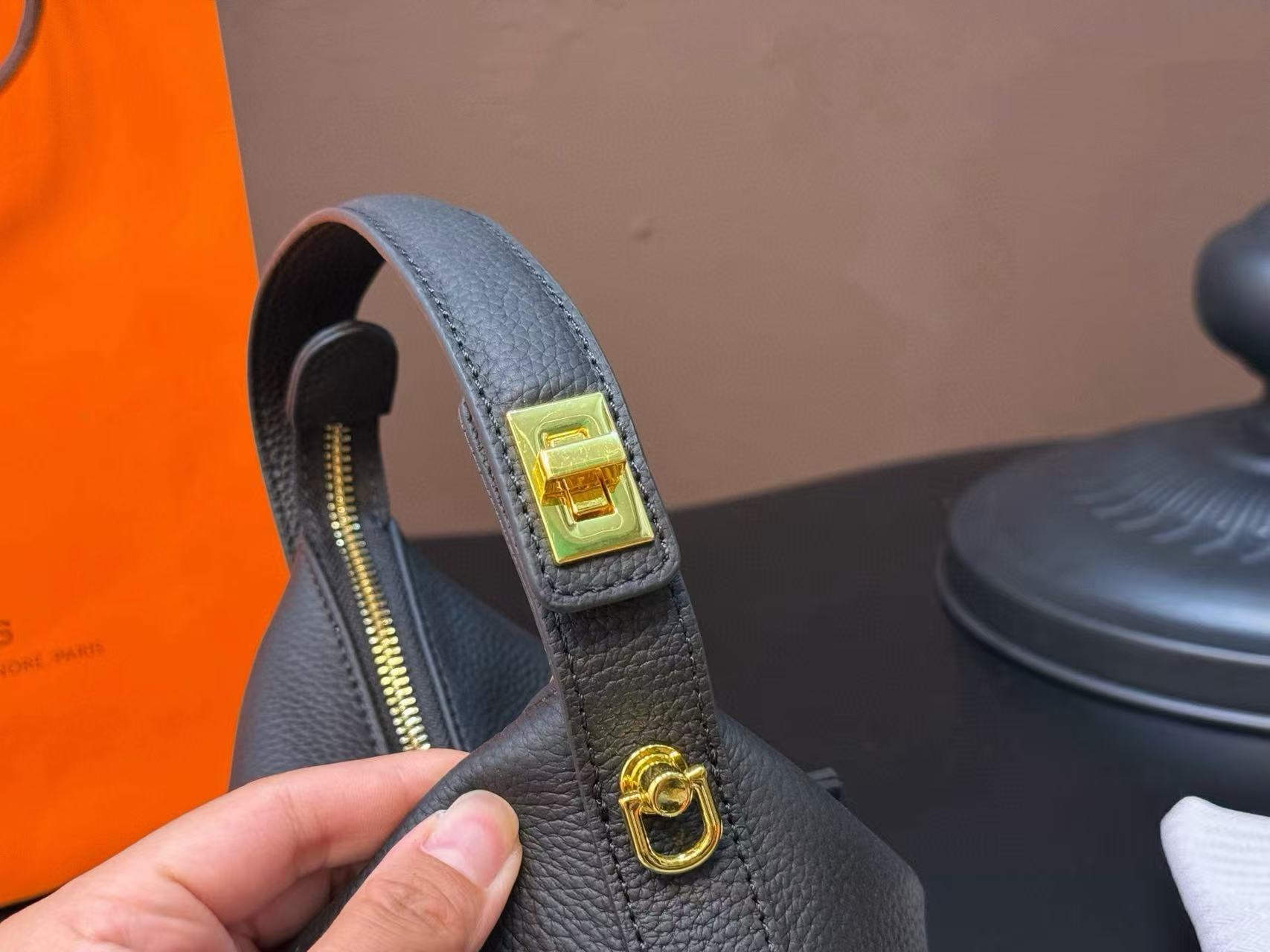 HERME5 レザーハンドバッグ【50％割引+送料無料】