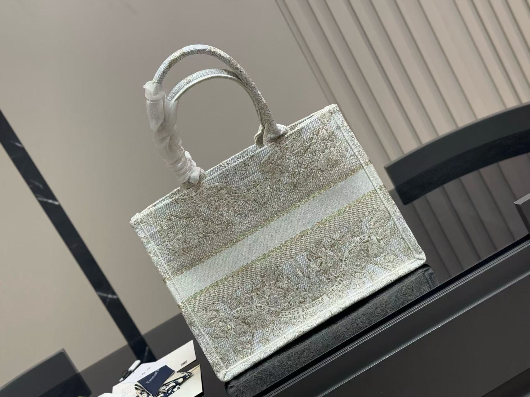 DI0R 刺繍バタフライショッピングバッグ【50％割引+送料無料】