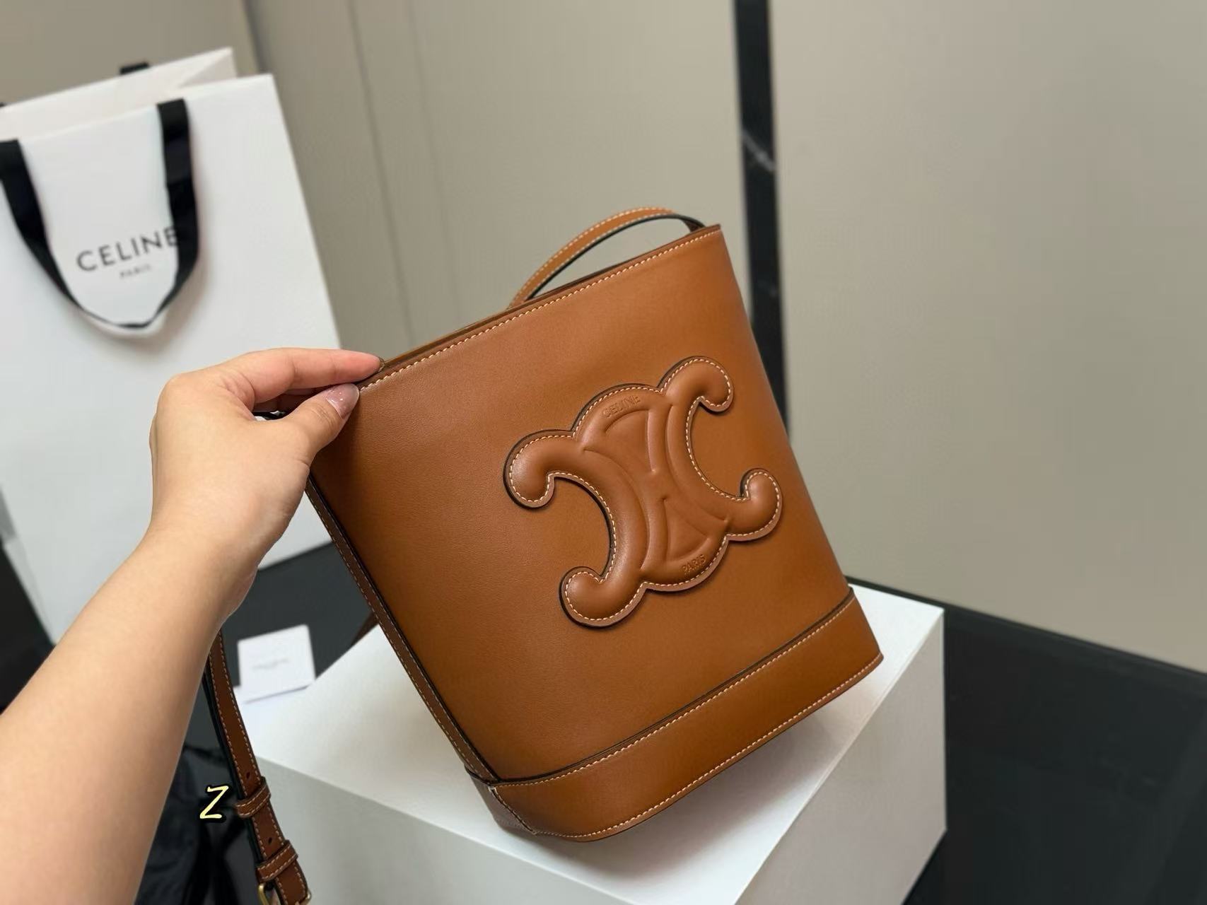 CEL1NE 凱旋門バケットバッグ【50％割引+送料無料】