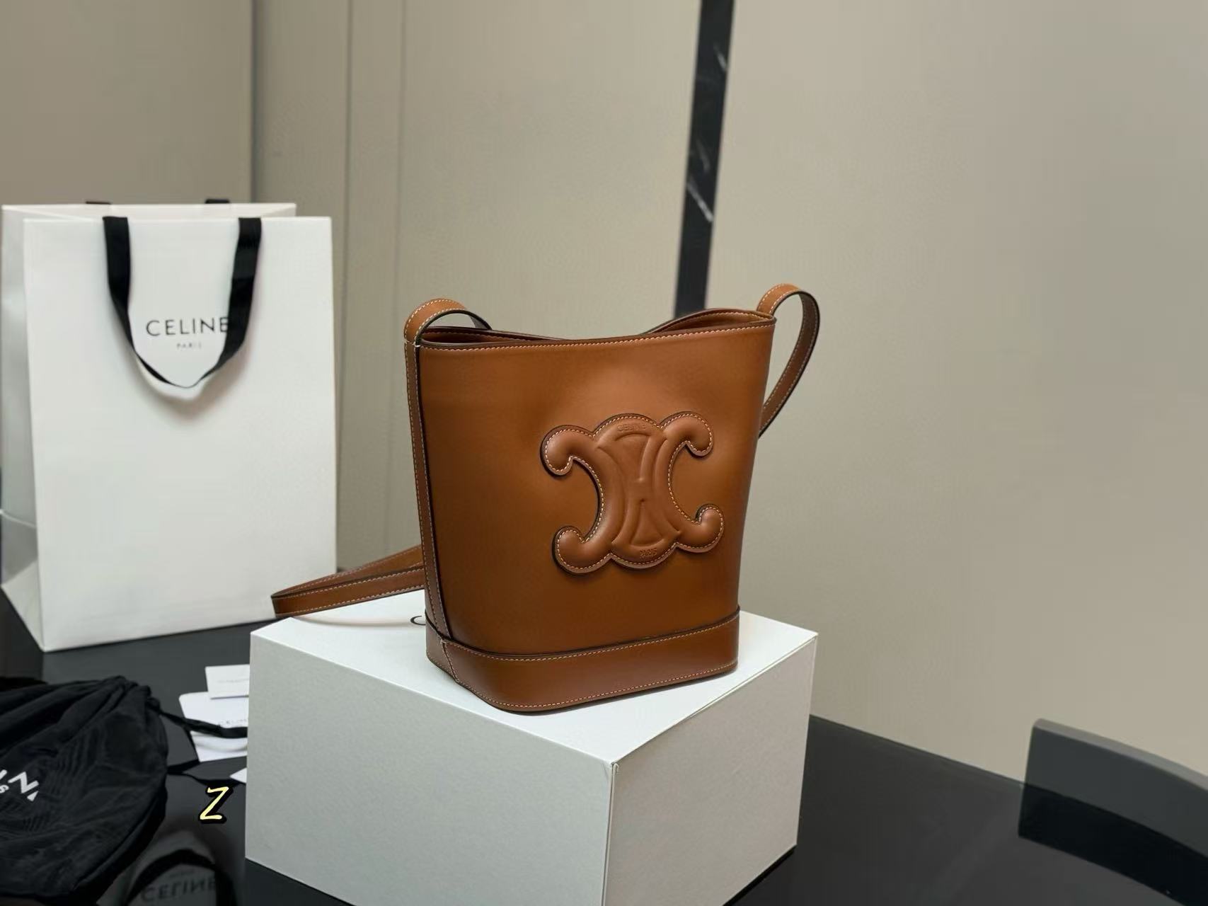 CEL1NE 凱旋門バケットバッグ【50％割引+送料無料】