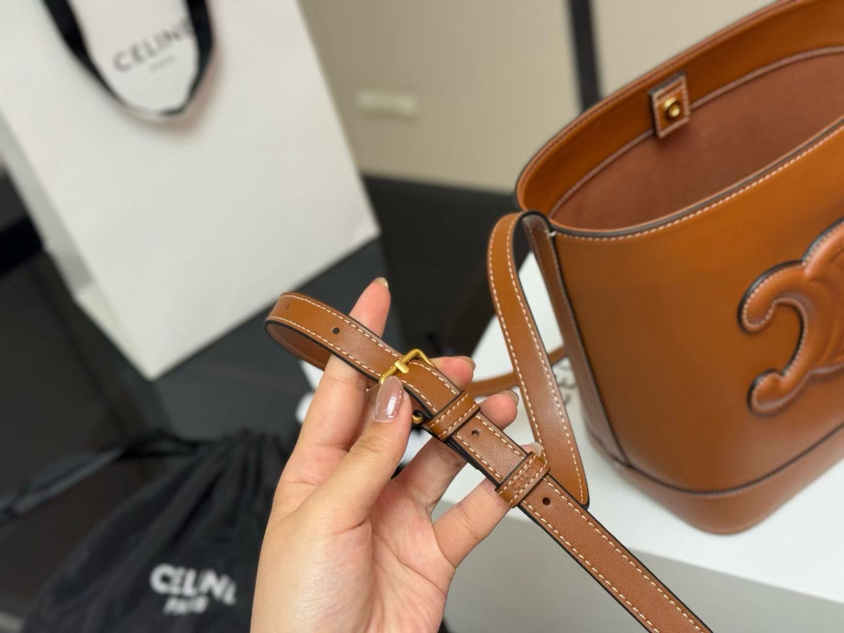 CEL1NE 凱旋門バケットバッグ【50％割引+送料無料】