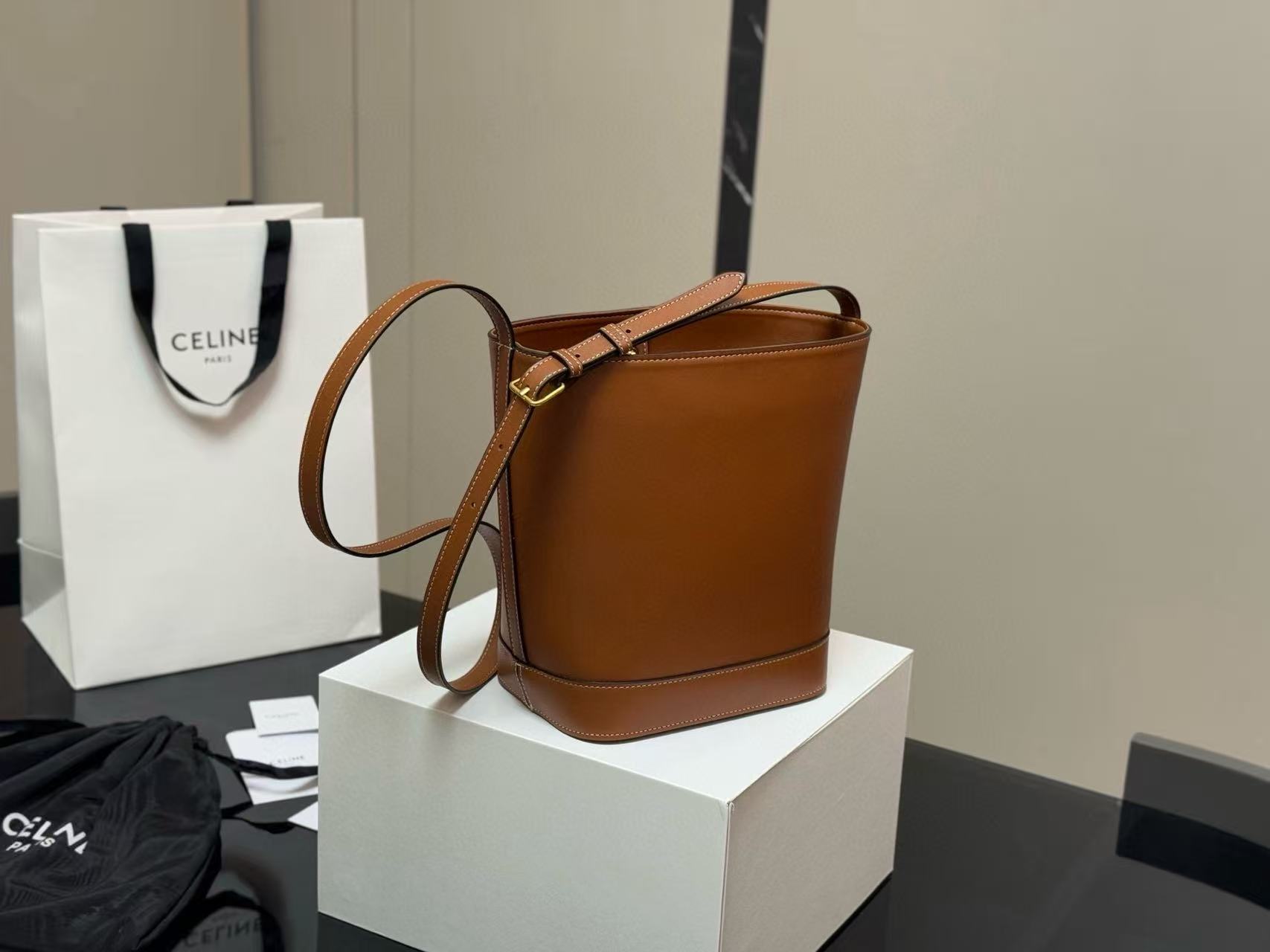 CEL1NE 凱旋門バケットバッグ【50％割引+送料無料】