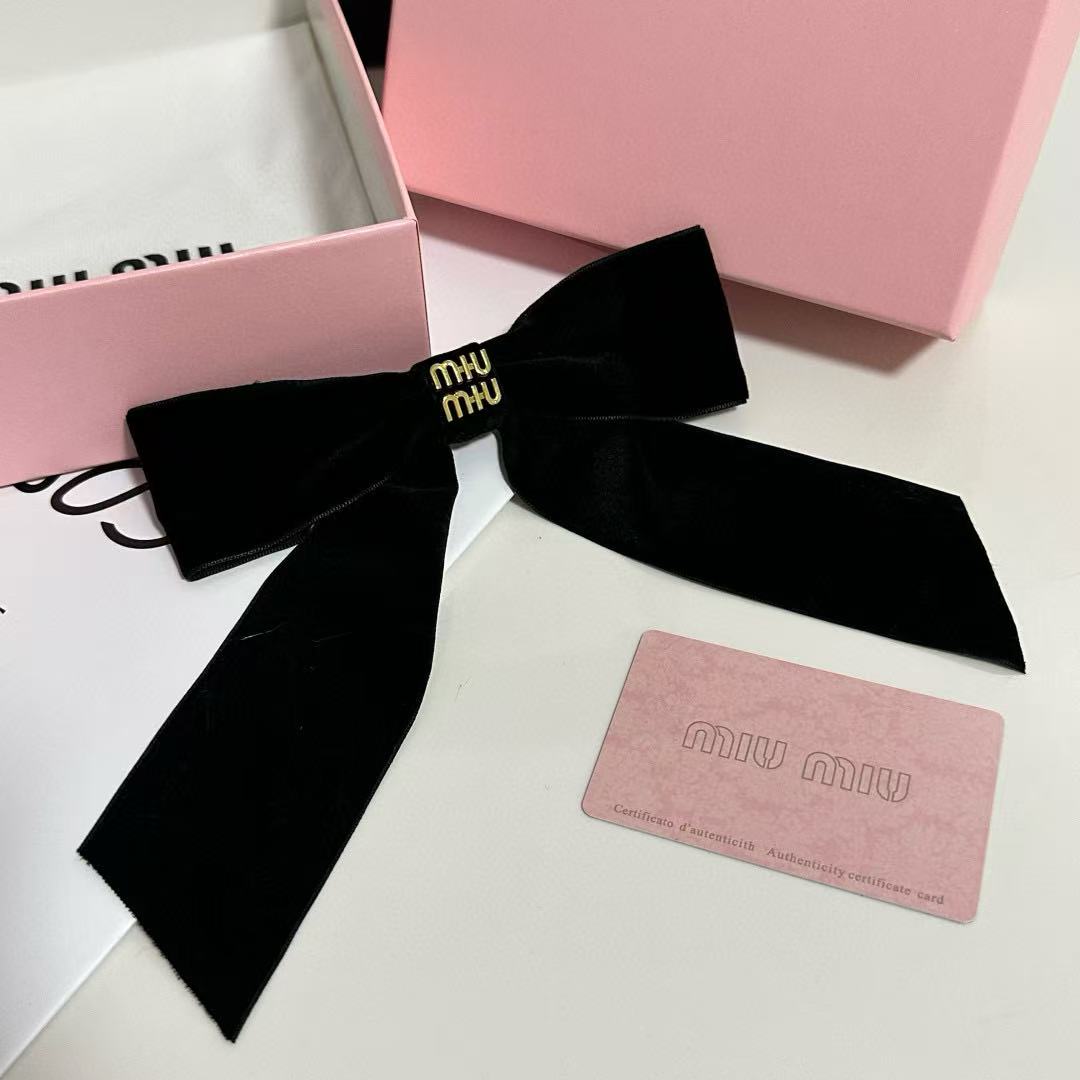 M1UM1U シンプルベルベットレターヘアピン【50％割引+送料無料】