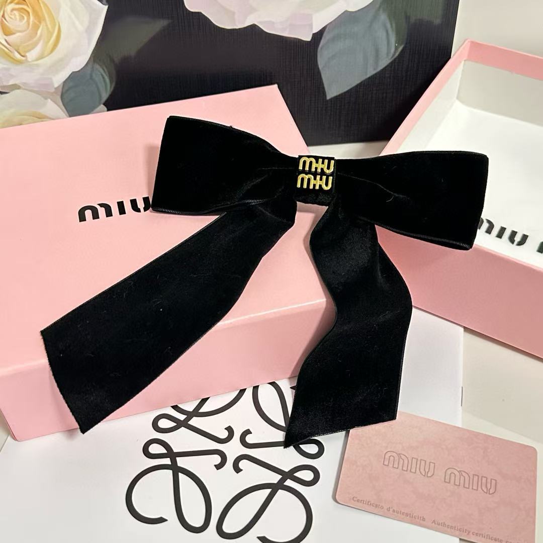 M1UM1U シンプルベルベットレターヘアピン【50％割引+送料無料】