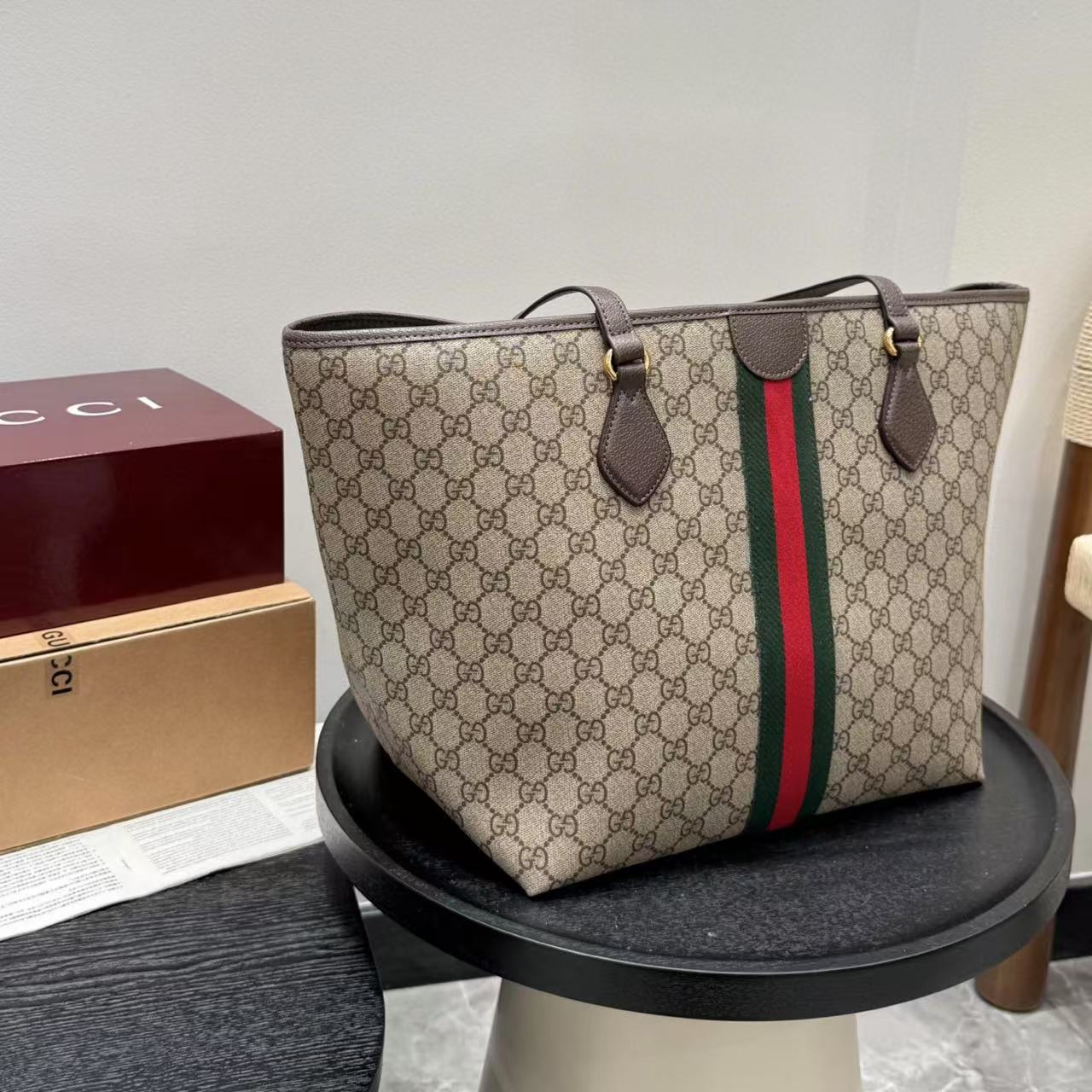 GUCC1 レザーショッピングバッグ【50％割引+送料無料】