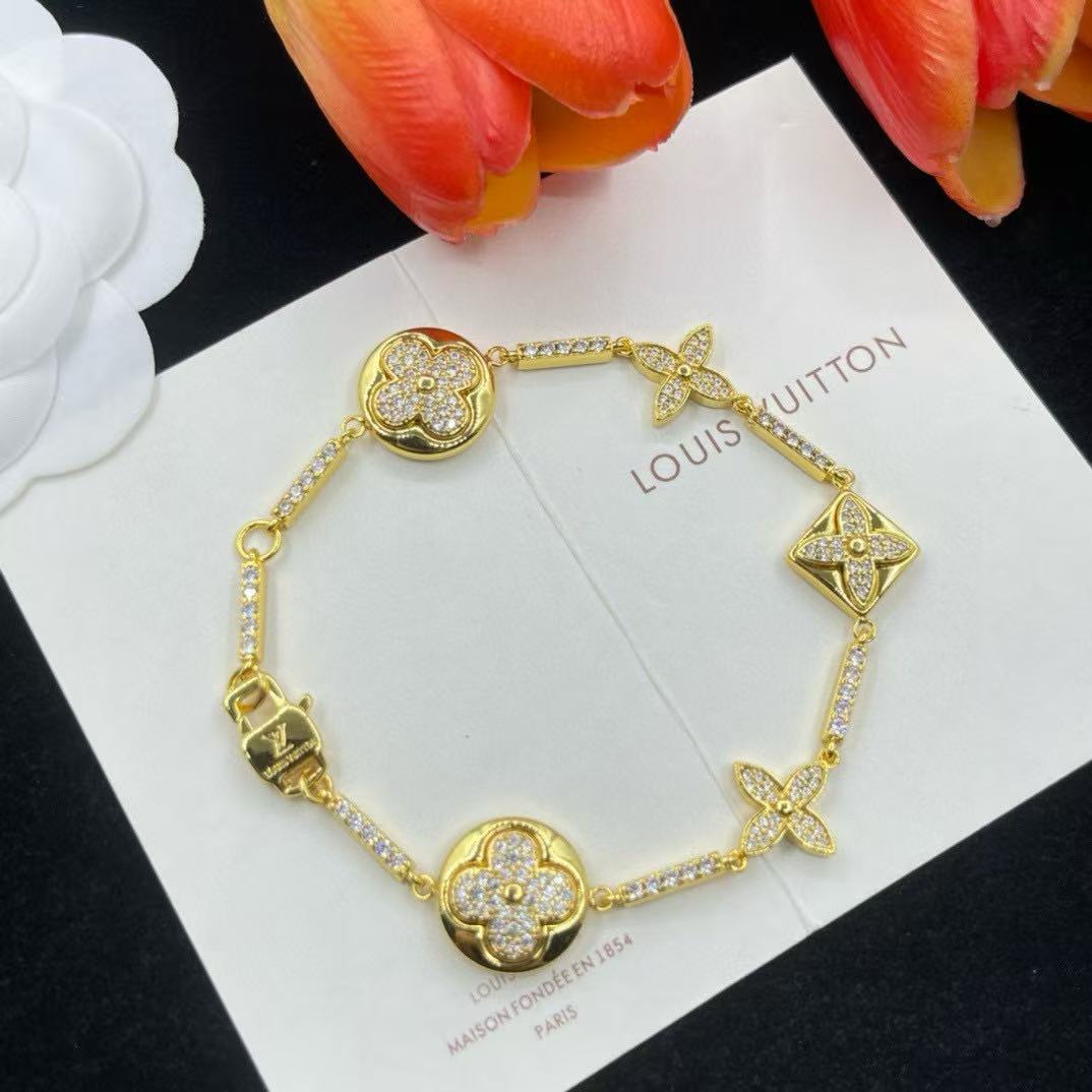 LV四つ葉のクローバーダイヤモンドブレスレット【50％割引+送料無料】