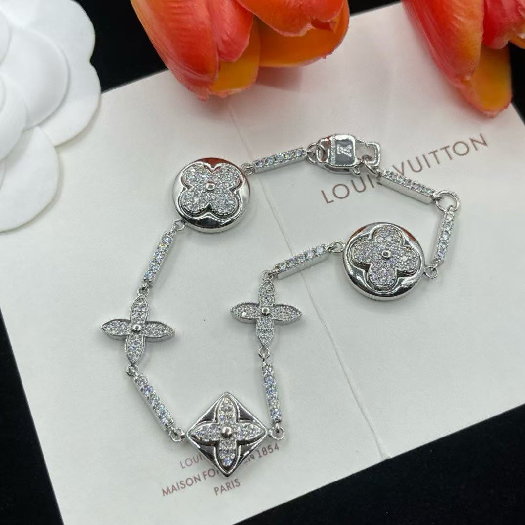 LV四つ葉のクローバーダイヤモンドブレスレット【50％割引+送料無料】