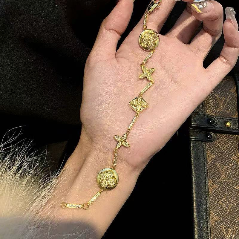 LV四つ葉のクローバーダイヤモンドブレスレット【50％割引+送料無料】