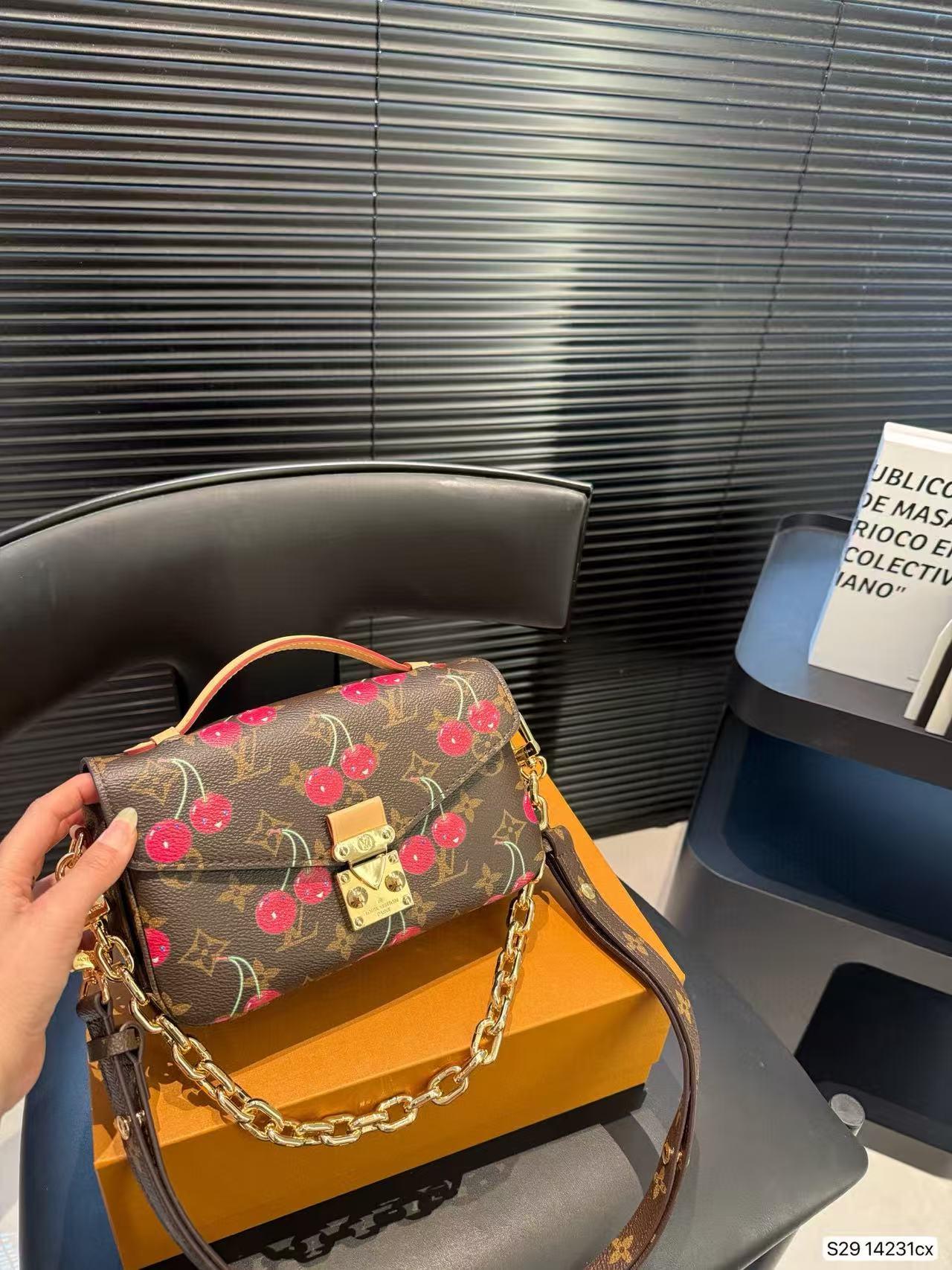 LVチェリーチェーンバッグ【50％割引+送料無料】