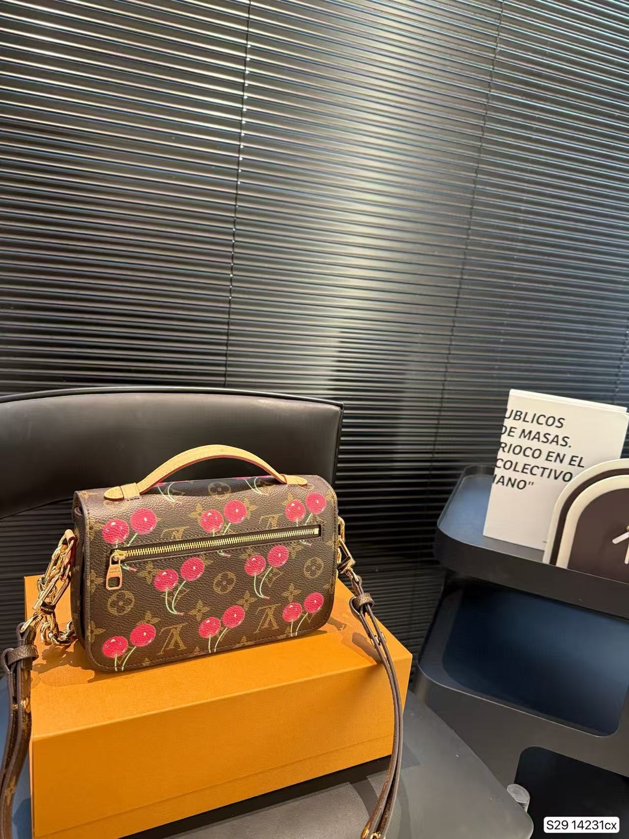 LVチェリーチェーンバッグ【50％割引+送料無料】