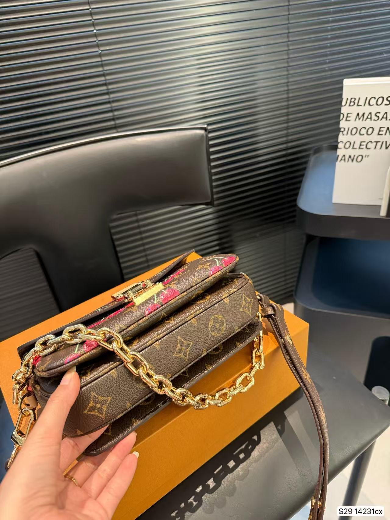 LVチェリーチェーンバッグ【50％割引+送料無料】