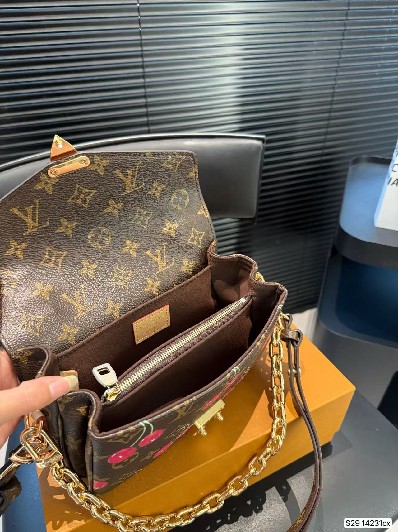 LVチェリーチェーンバッグ【50％割引+送料無料】