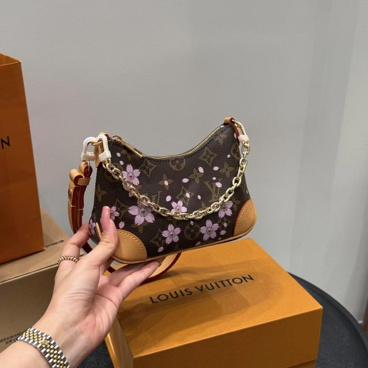 LVエンボス加工ホーンアンダーアームバッグ【50％割引+送料無料】