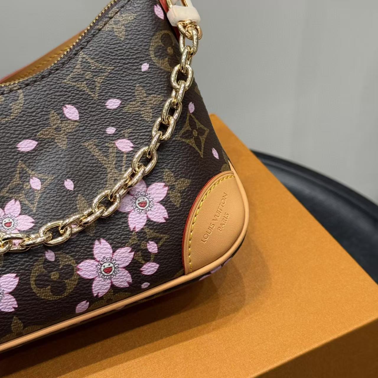 LVエンボス加工ホーンアンダーアームバッグ【50％割引+送料無料】