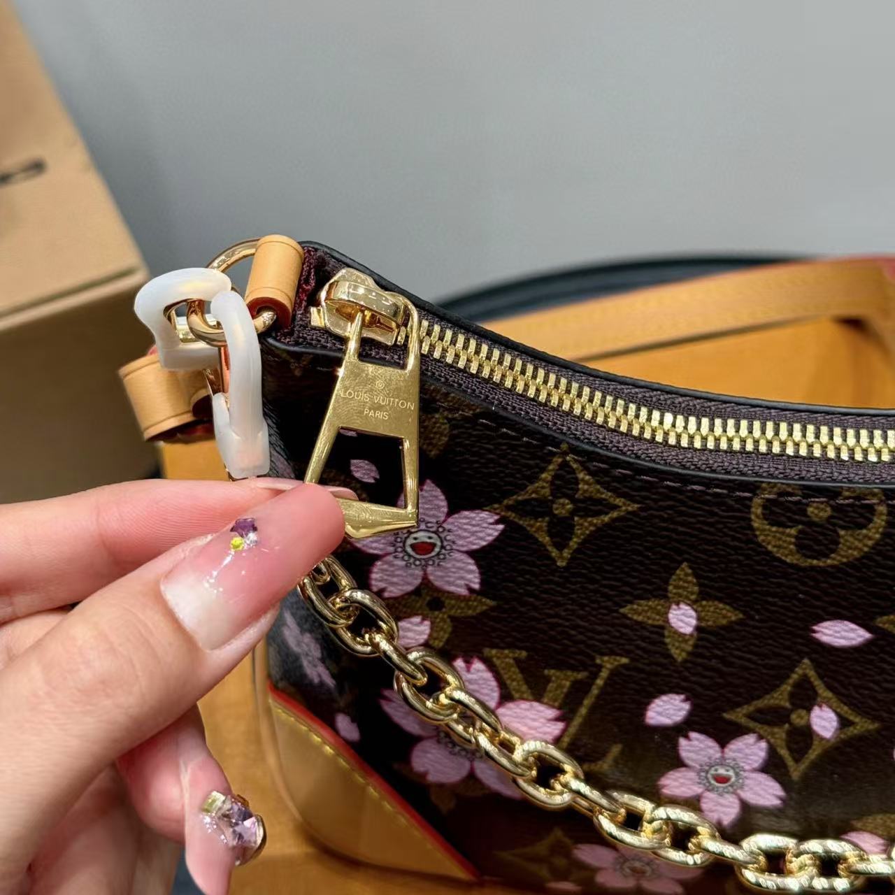 LVエンボス加工ホーンアンダーアームバッグ【50％割引+送料無料】