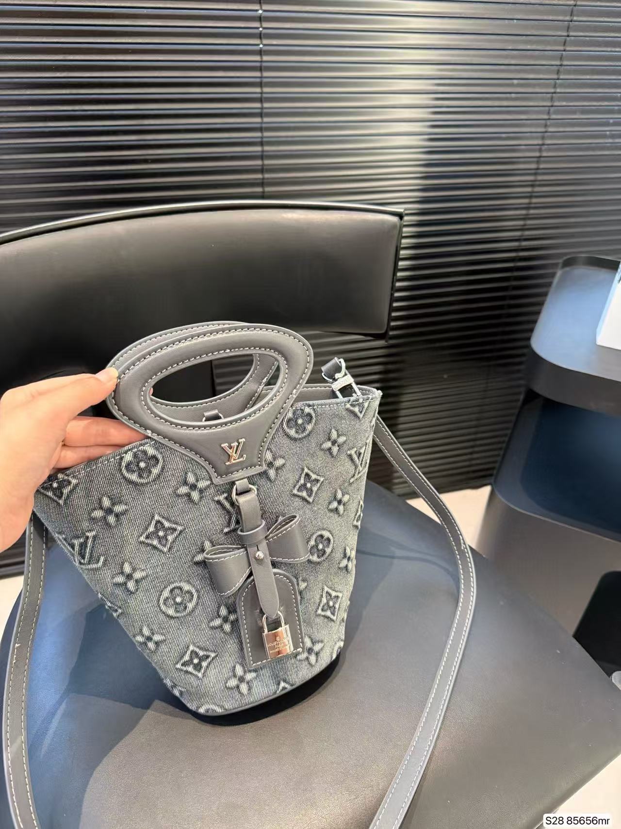 LVボウバケットバッグ【50％割引+送料無料】