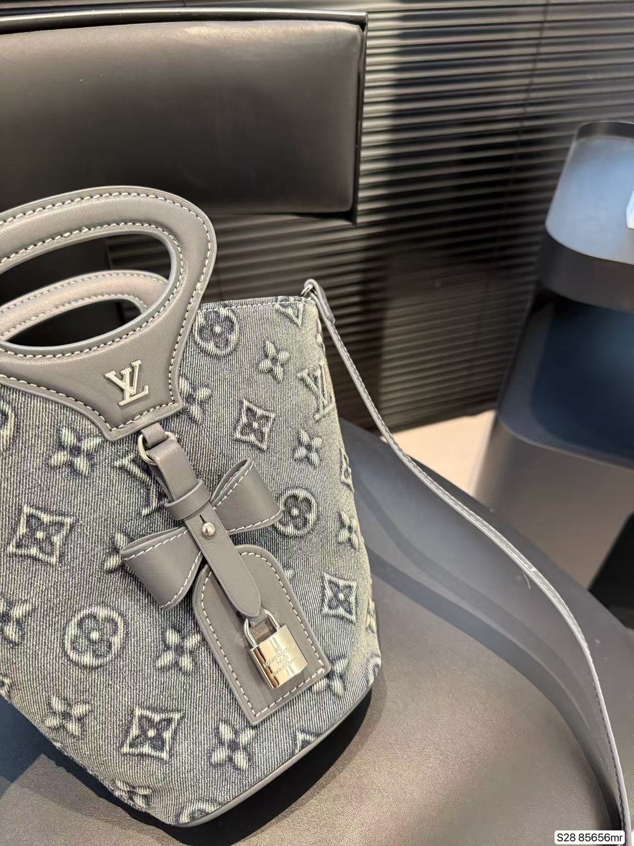 LVボウバケットバッグ【50％割引+送料無料】