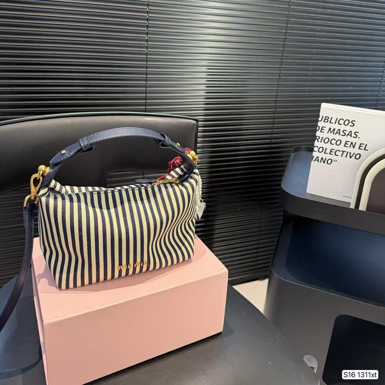 M1UM1U ストライプトートバッグ【50％割引+送料無料】