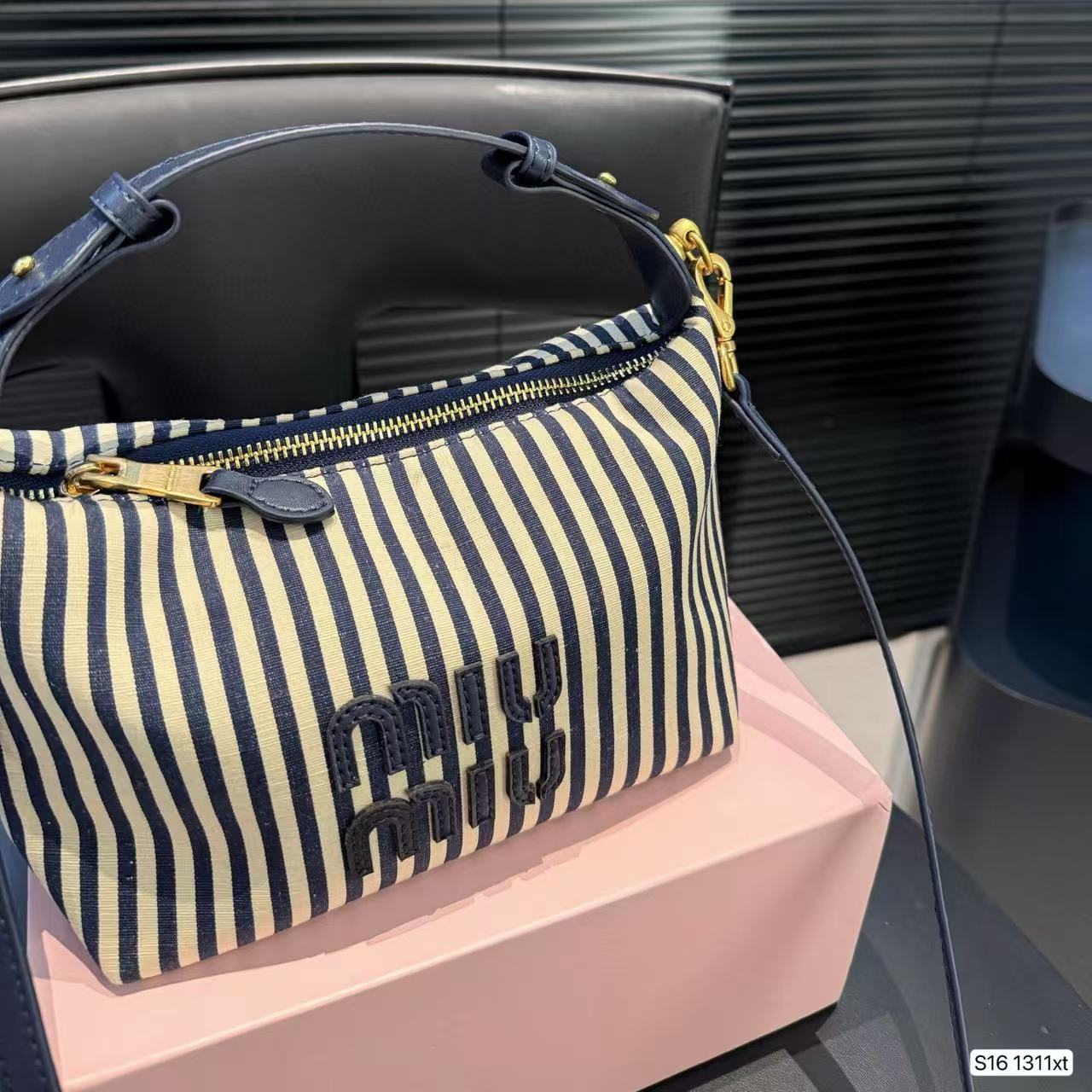 M1UM1U ストライプトートバッグ【50％割引+送料無料】