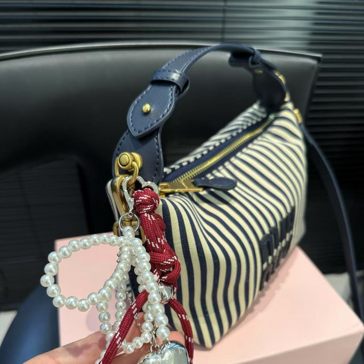 M1UM1U ストライプトートバッグ【50％割引+送料無料】