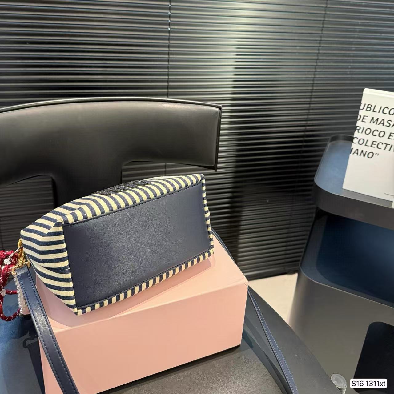 M1UM1U ストライプトートバッグ【50％割引+送料無料】