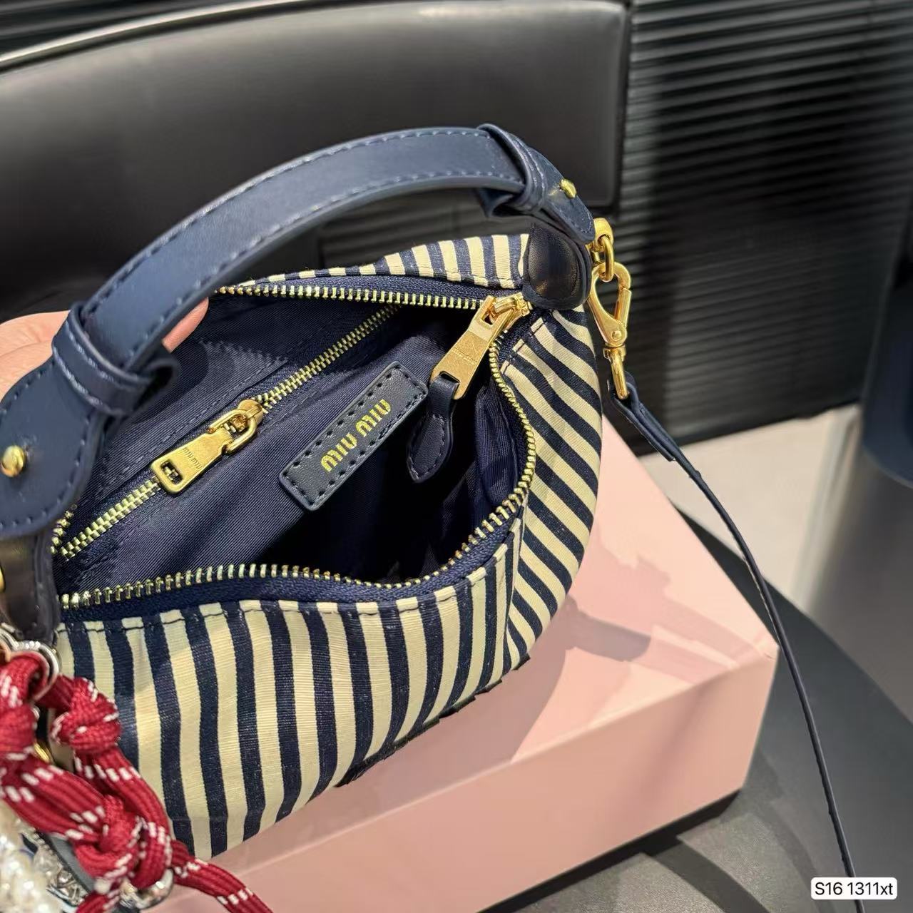 M1UM1U ストライプトートバッグ【50％割引+送料無料】