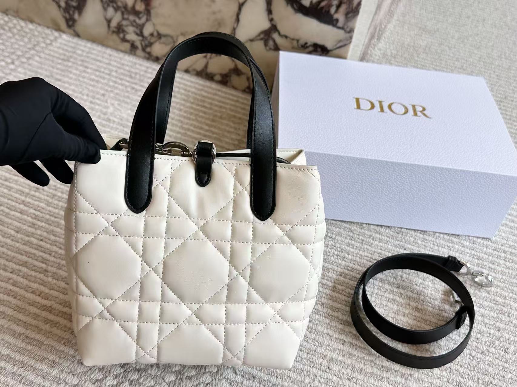 DI0Rのブラック＆ホワイトのカラーブロックハンドバッグ【50％割引+送料無料】