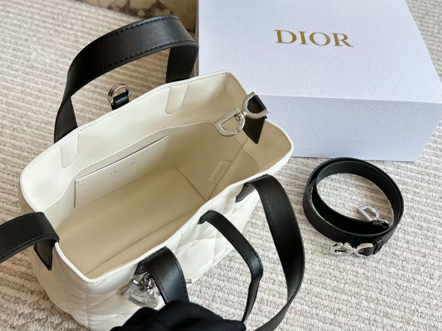 DI0Rのブラック＆ホワイトのカラーブロックハンドバッグ【50％割引+送料無料】