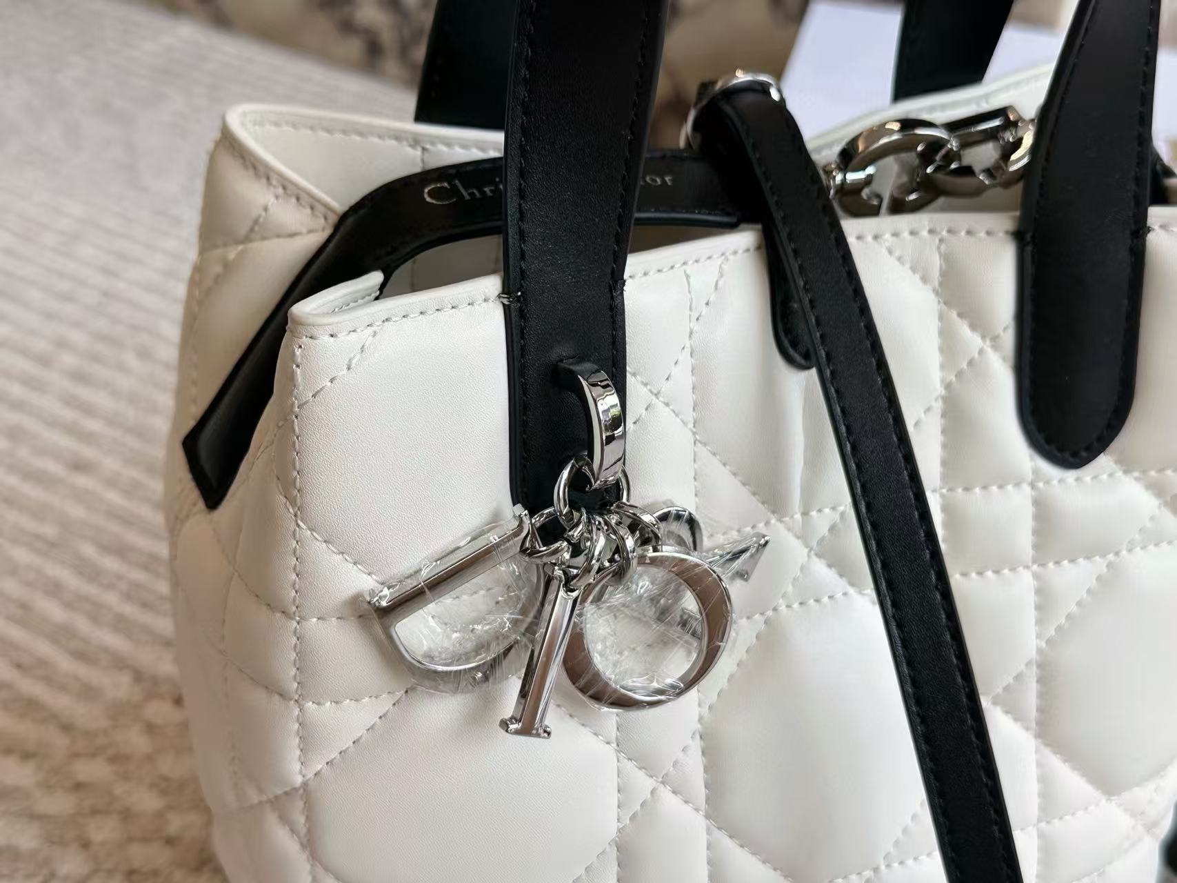 DI0Rのブラック＆ホワイトのカラーブロックハンドバッグ【50％割引+送料無料】