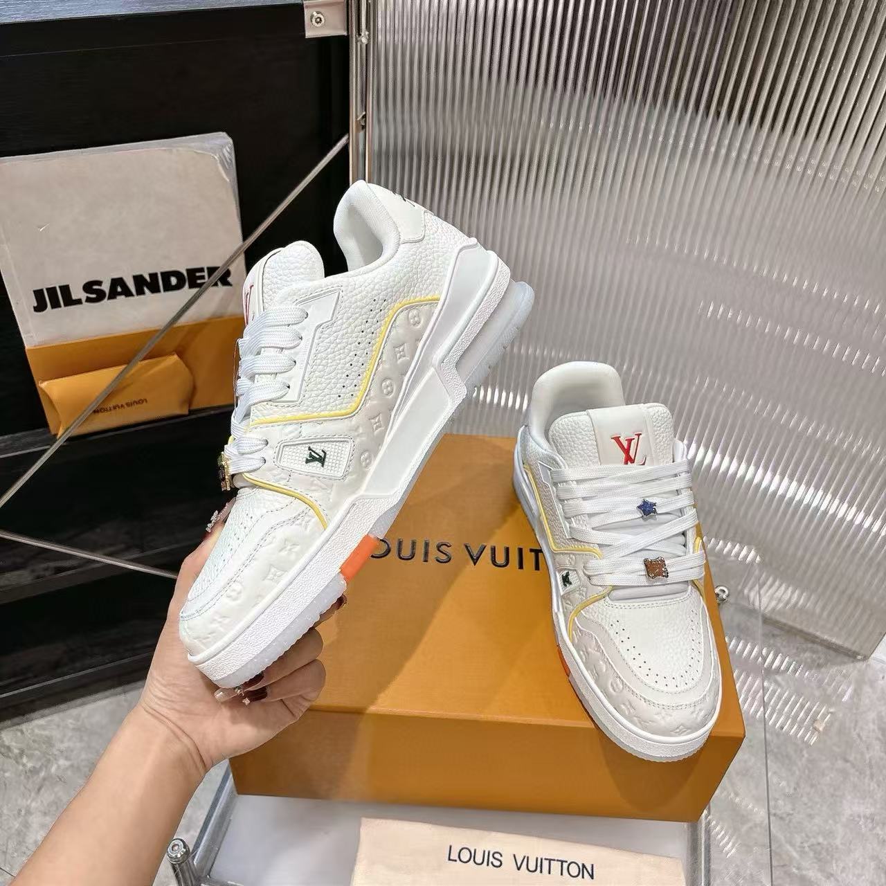 LVの高品質カジュアルシューズ【50％割引+送料無料】