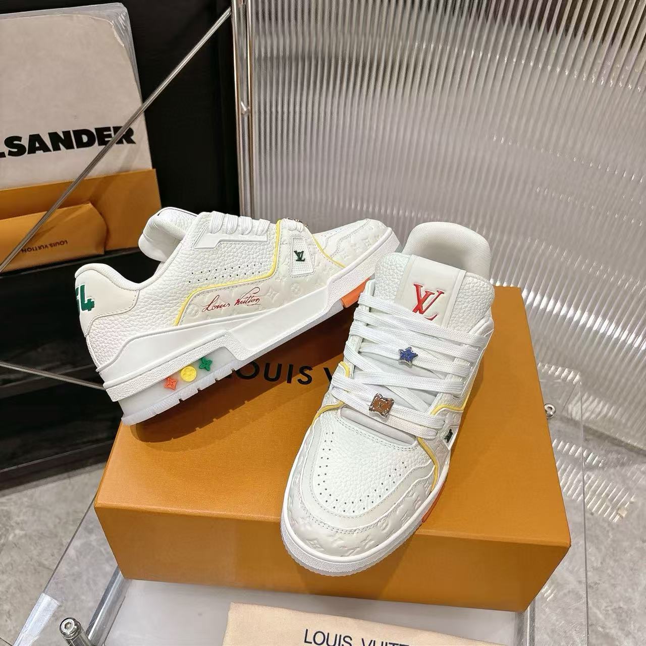 LVの高品質カジュアルシューズ【50％割引+送料無料】