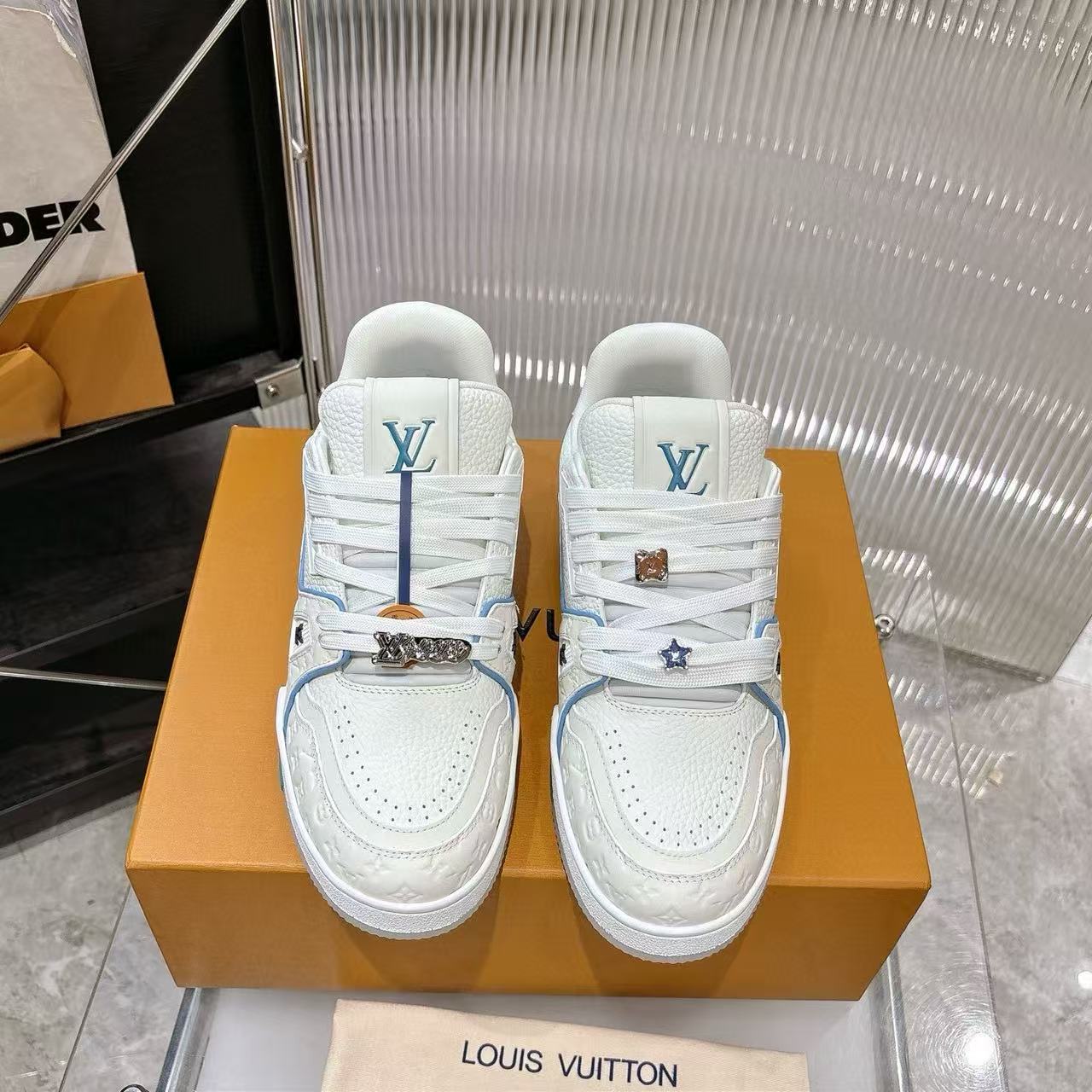LVの高品質カジュアルシューズ【50％割引+送料無料】