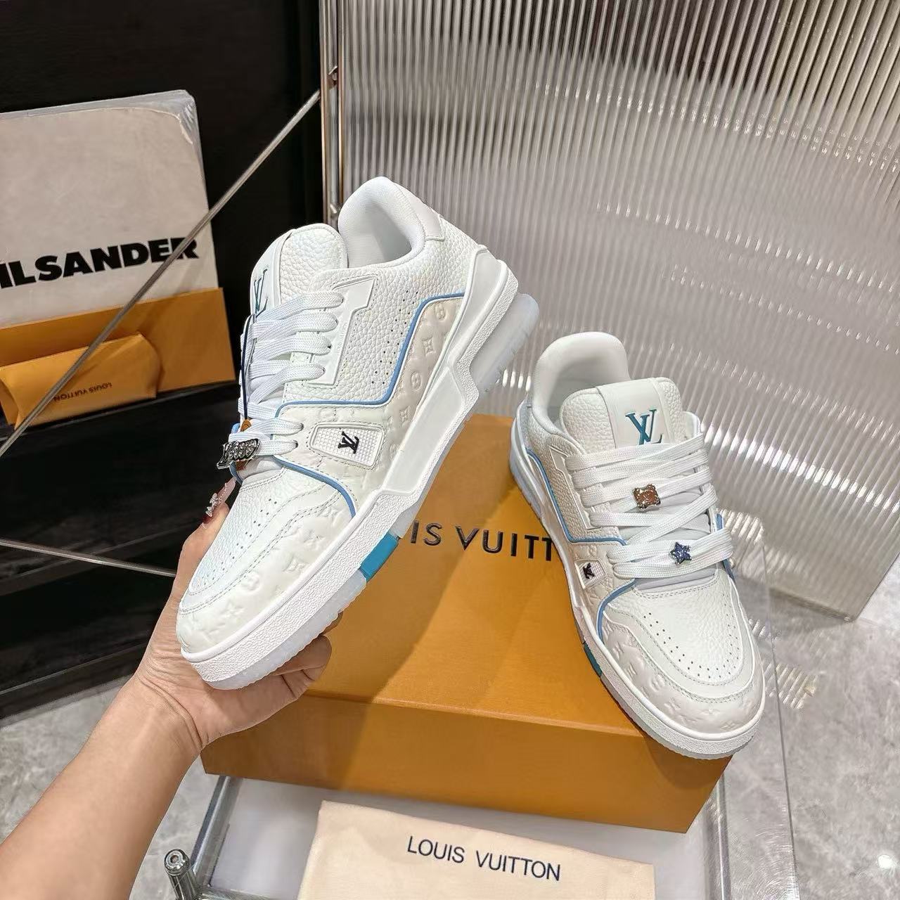 LVの高品質カジュアルシューズ【50％割引+送料無料】